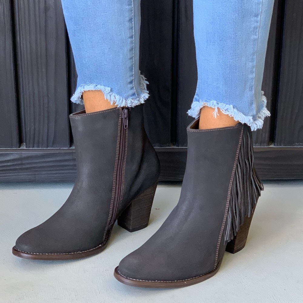 NIB Leather Charcoal Boho Fringe Block Heel Bootie - Picture 3 of 8